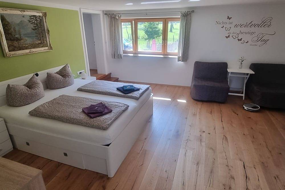 Ganze Wohnung, Fewo Riederhof 130 qm, 3 Schlafzimmer für bis zu 10 Pers in Flintsbach am Inn, Bayerische Alpen