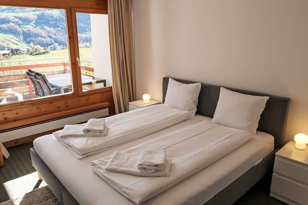 Entire apartment, Lovely apartment for 4 guests with Wifi, Tv, balcony and panoramic view in Disentis, Surselva
