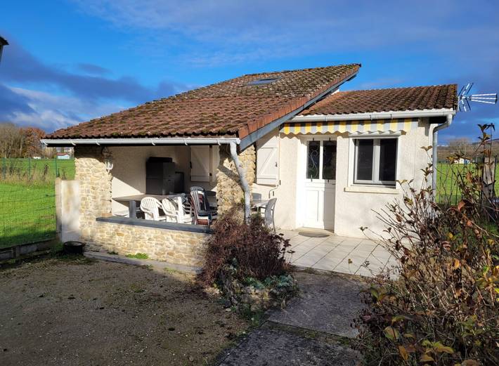 Gîte pour 2 personnes, avec Terrasse et Jardin à Torcieu