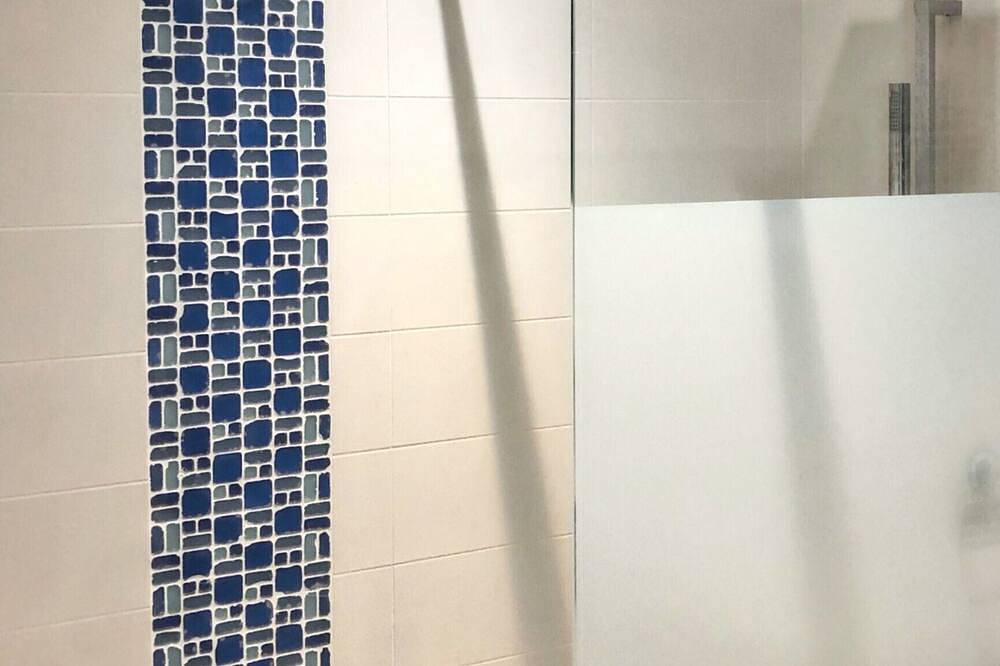 Holiday Home 'La Maison Des Poneys' with Private Terrace, Wi-Fi and Air Conditioning in Le Pian-Médoc, Médoc Regional Natural Park