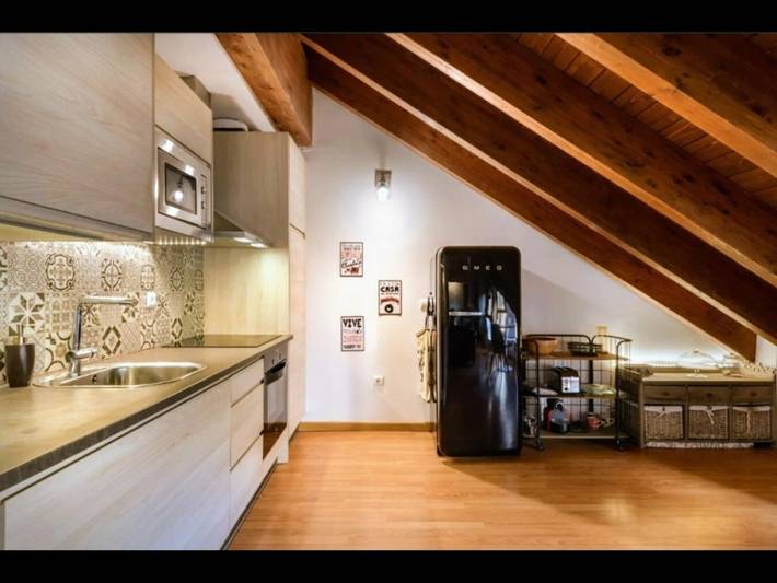 Apartamento entero, Casa rústica en Guasillo con chimenea, 2 dormitorios y naturaleza cercana in Jaca, Pirineo Aragonés