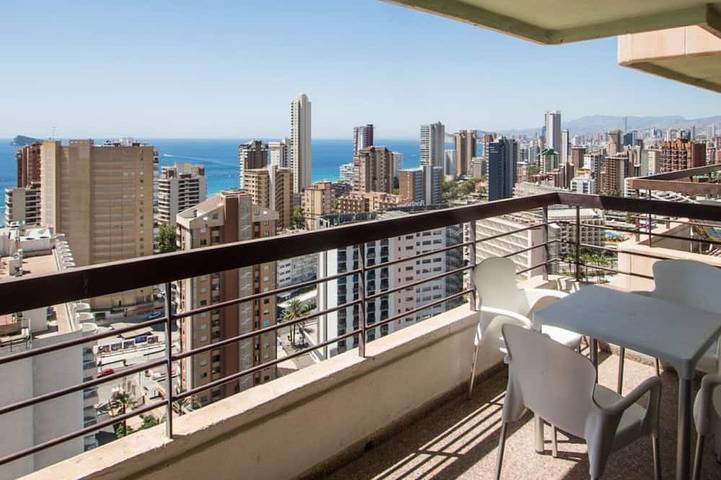 Vacation rental for 4 people, with pool and terrace in Benidorm