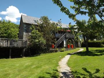 Chambre d’hôte pour 2 personnes, avec jardin et piscine dans le Cantal