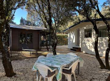 Mobil home pour 6 personnes, avec terrasse et piscine à Orgnac-l'Aven