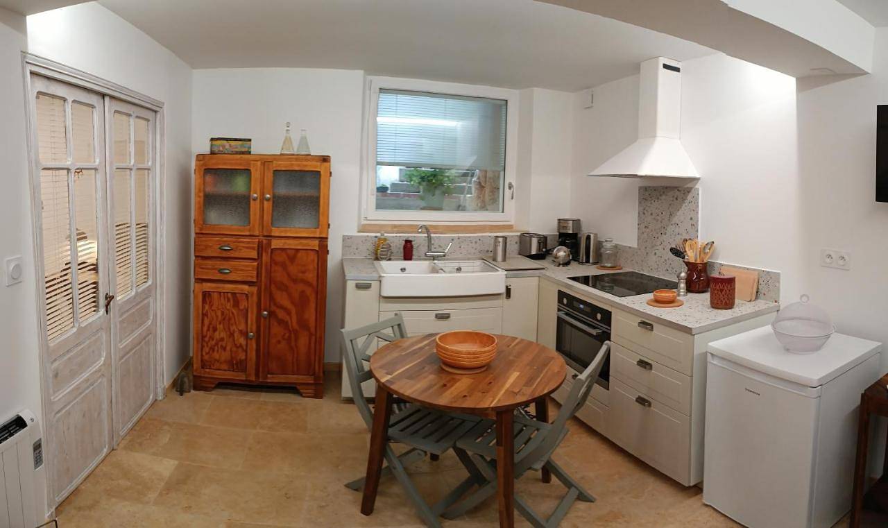 Appartement entier, One-Bedroom Apartment in Castéra-Verduzan, Gers