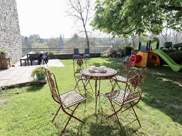 Location de vacances pour 9 personnes, avec terrasse et jardin à Doische - 4