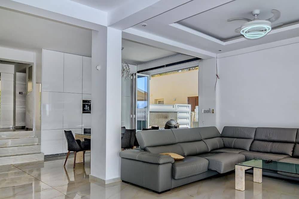 Sea Front1st Line Modern Villa in the Heart of Coral Bay Paphos Free Heated Pool in Paphos, South Cyprus