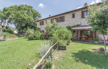 Gîte pour 12 personnes, avec terrasse ainsi que jardin et piscine à Lugnano in Teverina