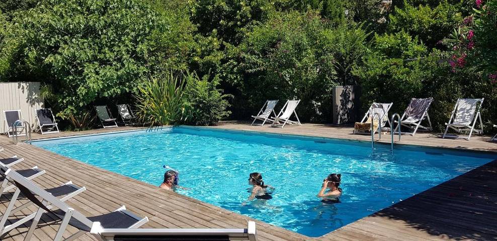 Camping pour 2 personnes, avec Terrasse ainsi que Jardin et Piscine