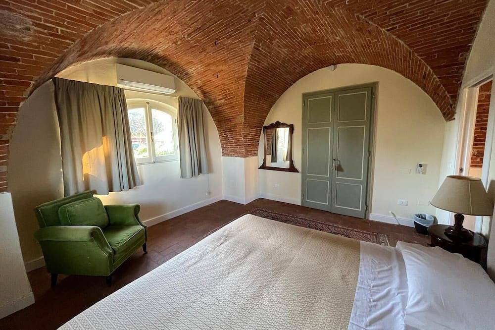 Ganze Wohnung, Apartment in eighteenth-century villa in Buggiano, Pistoia Provinz