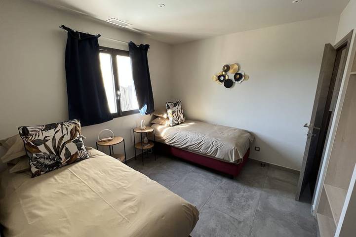 Location de vacances pour 4 personnes, avec terrasse ainsi que jacuzzi et jardin à Cazevieille - 4