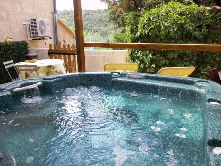 Ferienhaus für 2 Personen, mit Garten und Whirlpool - 1
