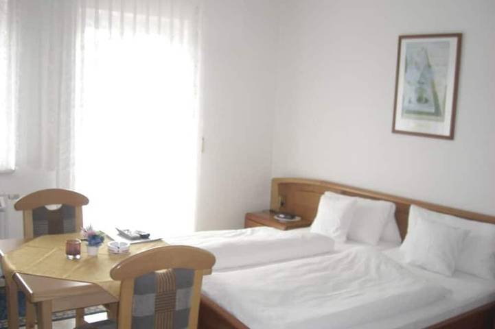 Ganze Wohnung, Dachgeschoss-Ferienwohnung mit Balkon in Mähring, Ostbayern