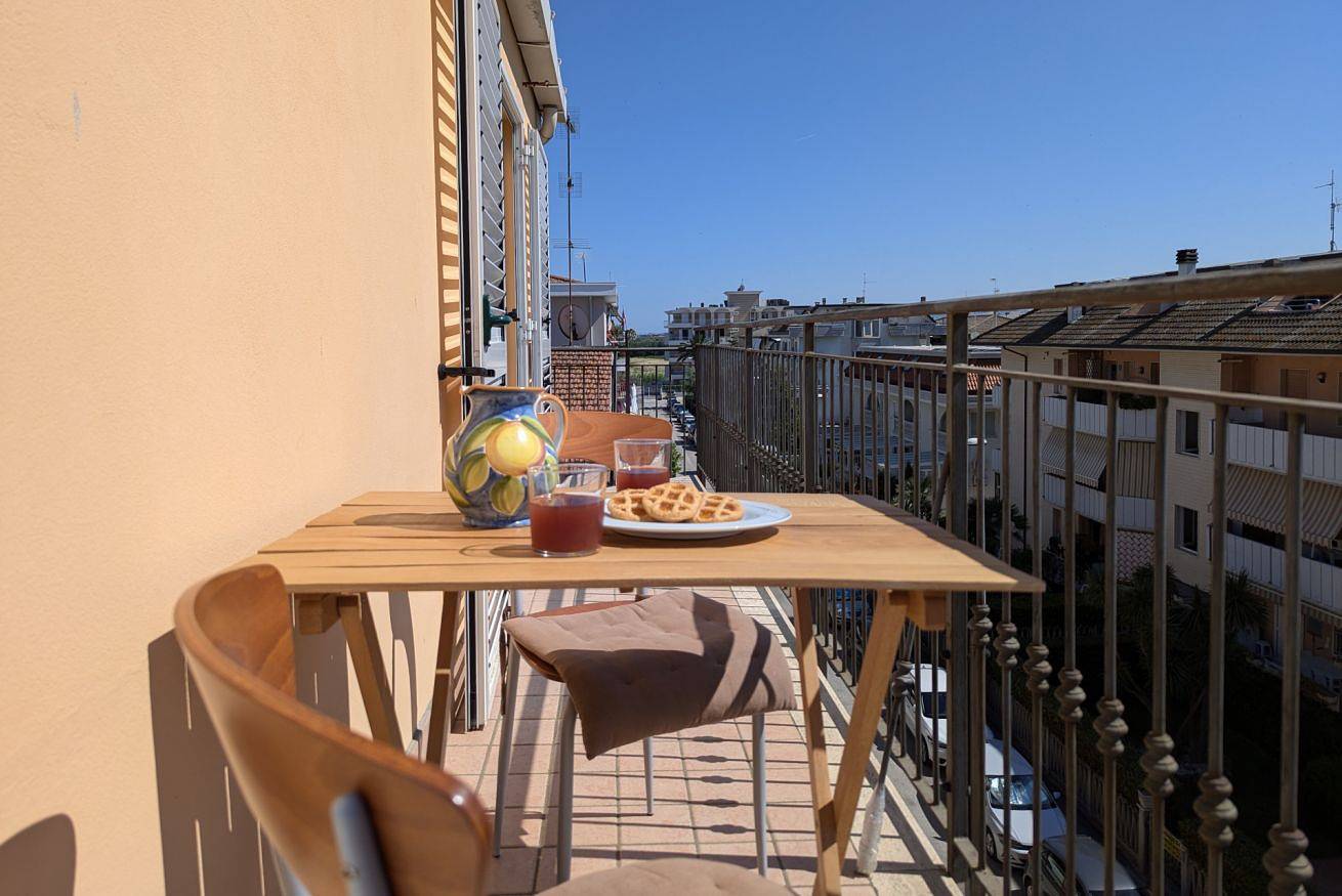 Ganze Wohnung, *Dritte Reihe am Meer* Klimaanlage Balkon in Porto d'Ascoli, Riviera delle Palme