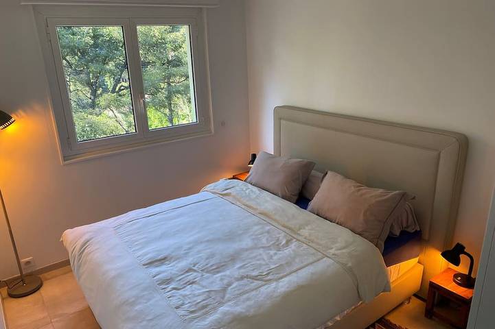 Entire apartment, T2 Bandol panoramic sea view - private parking - 2 people maximum in Bandol, Mediterranean Coast (France)