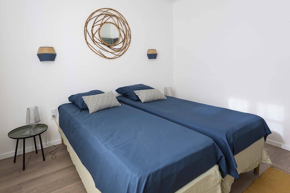 Village house with swimming pool in the Alpilles in Fontvieille, Arles und Umgebung