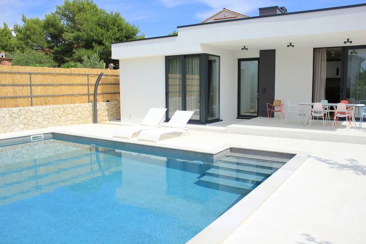 Villa für 5 Personen, mit Pool und Ausblick auf Rab - 2