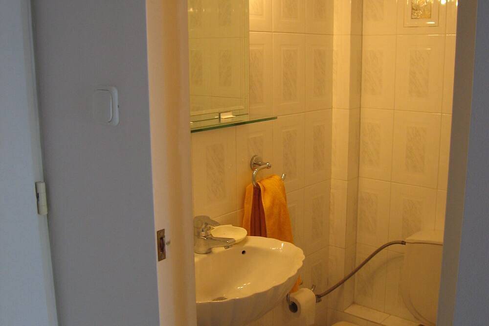 Ganze Wohnung, Agios Spiridon Modern Beach Apartment in Porto Rafti, Markopoulo-Mesogaia