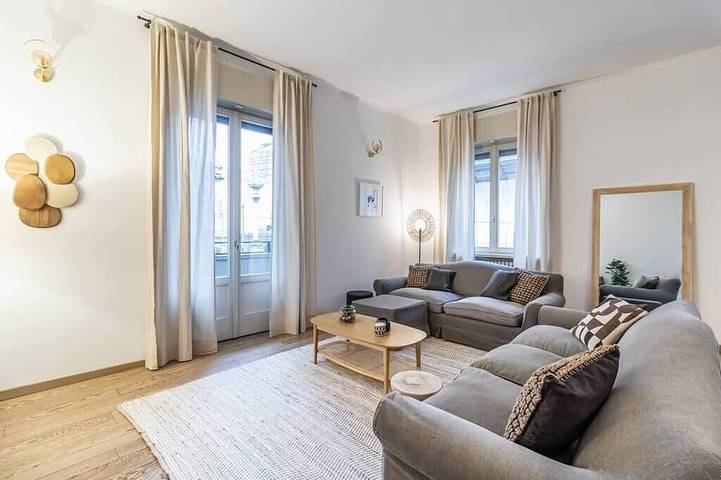 Villa for 7 people, with Balcony in Milan