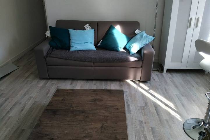 Entire apartment, Charming Parisian studio! in Ivry-sur-Seine, Val-de-Marne