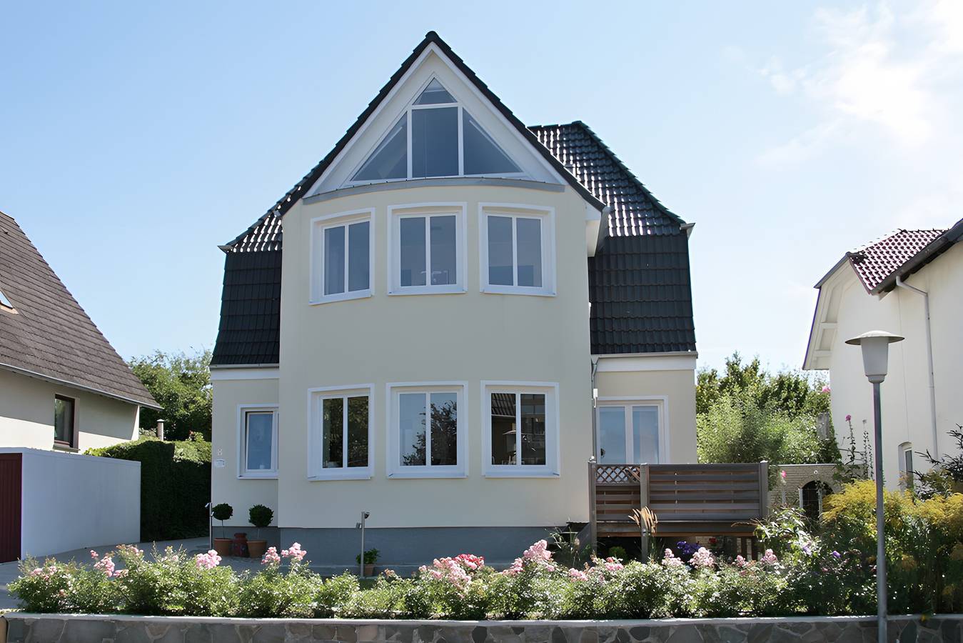Entire apartment, Holiday Apartment “Villa Jesse” with Sea View, Private Balcony and Wi-Fi in Kieler Förde, Heikendorf