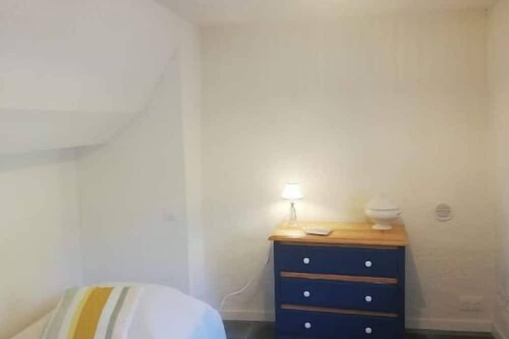 House with large garden, close to the sea and all amenities. Ideal for families in Macinaggio, Rogliano