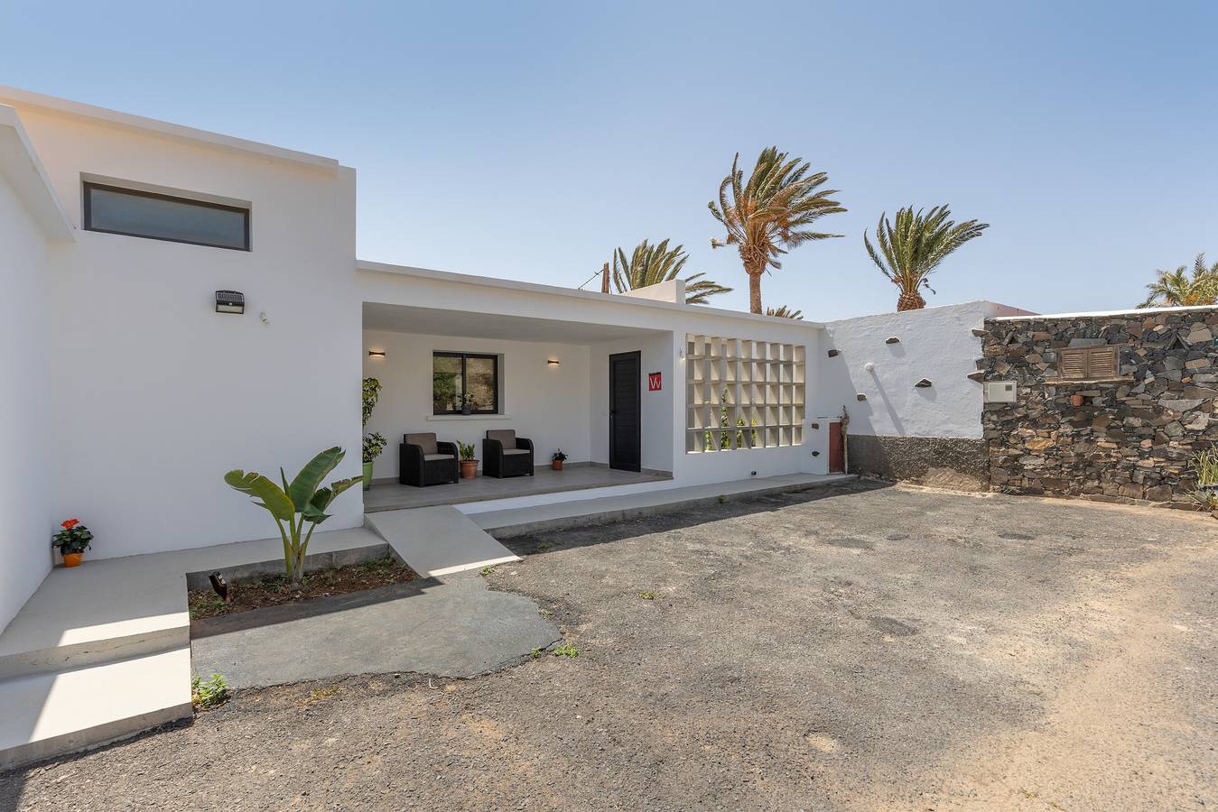 Vacation Home 'Ternemoyschool' with Mountain View, Private Terrace and Wi-Fi in Pájara, Fuerteventura