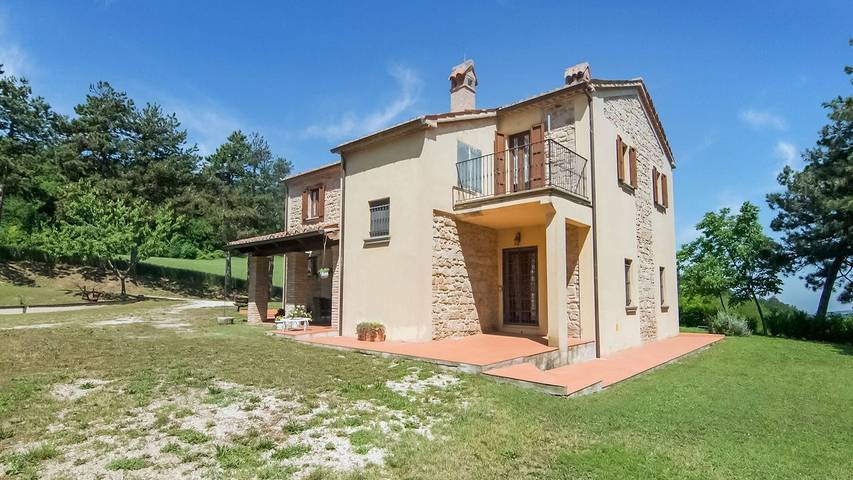 Villa per 11 persone, con giardino e piscina, con animali domestici in Montefeltro