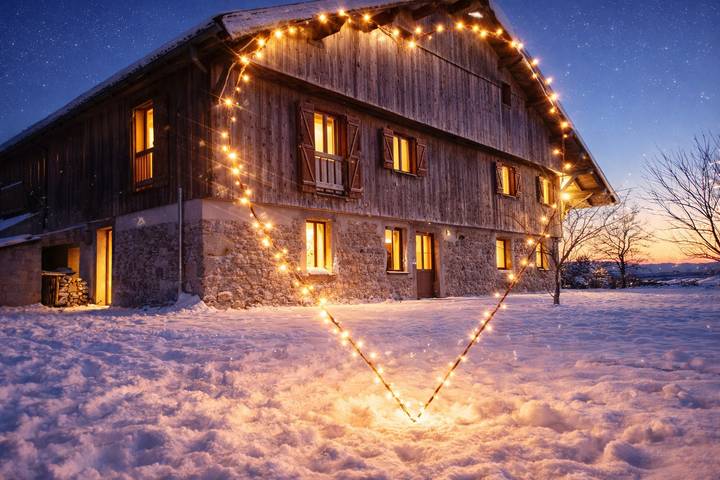 Gîte pour 15 personnes, avec sauna ainsi que jardin et terrasse dans Guyans-Vennes