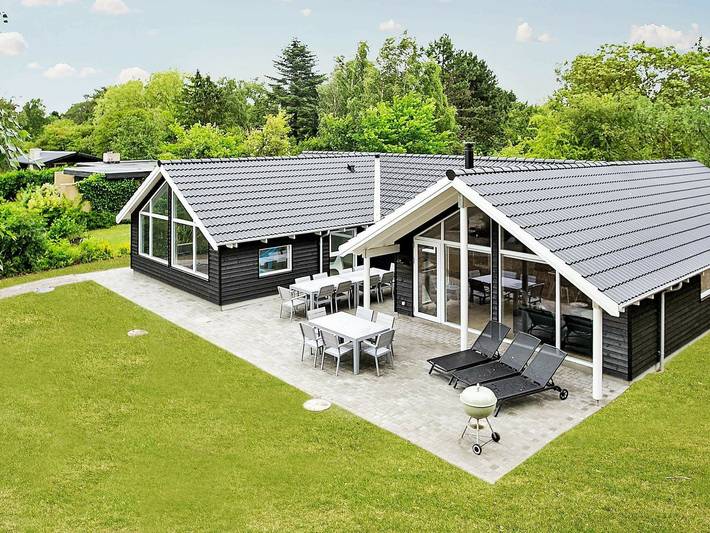 Ferienhaus für 14 Personen, mit Whirlpool und Terrasse sowie Pool und Sauna in Dänemark