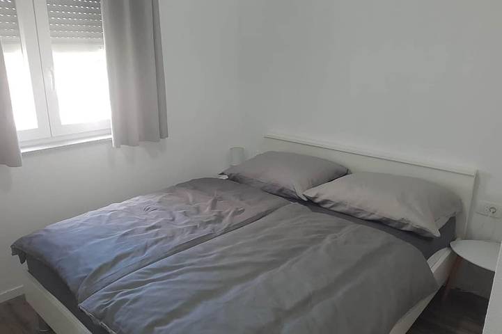 3-bedroom house in lovely Drinovci with Ac, Wifi. Enjoy a peaceful stay in Dalmatinisches Zagora