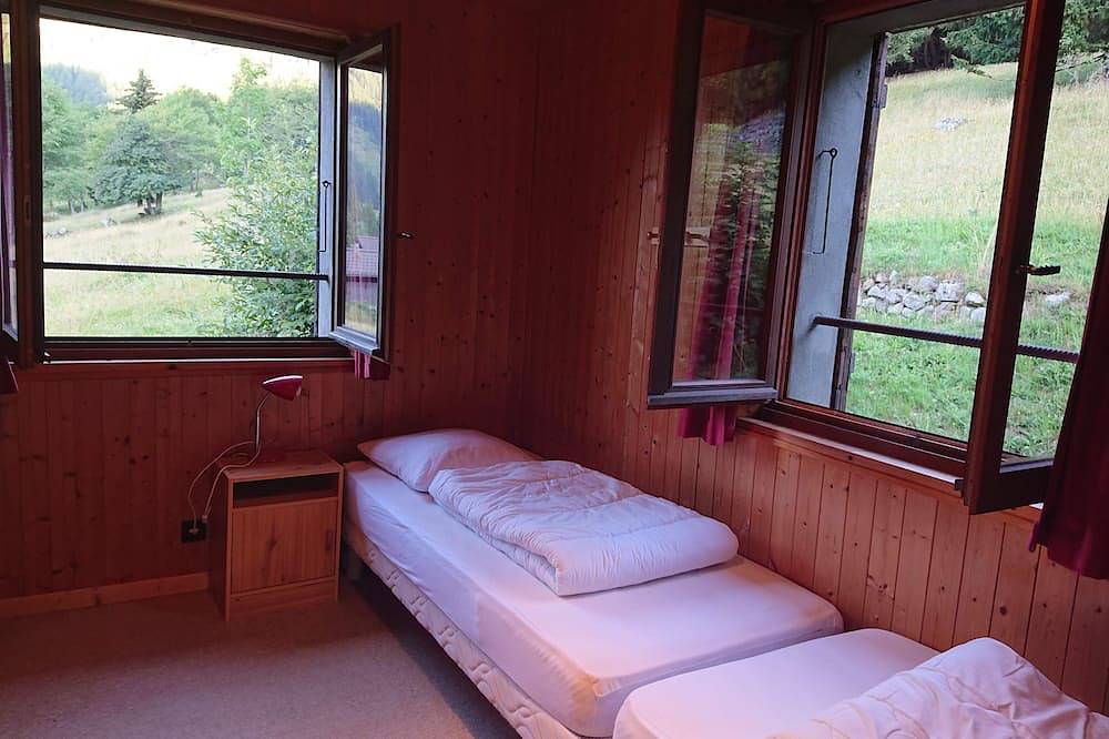 Chalet entier calme et belle vue, toutes activités montagne à 13 km de Chamonix in Vallorcine, Région de Bonneville