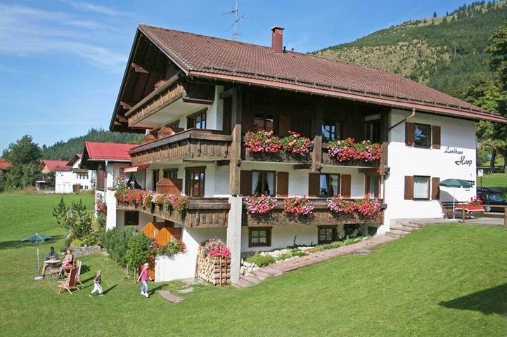 Ferienwohnung für 2 Personen, mit Garten und Terrasse, kinderfreundlich in Oberjoch - 2