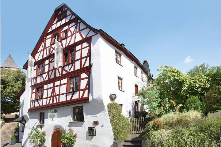 Ferienhaus für 15 Personen, mit Terrasse und Garten sowie Sauna in Bullay