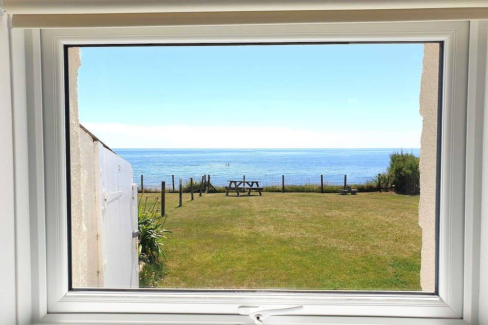 Old Coastguard Cottage, uninterrupted sea views in Downderry, Cornwall