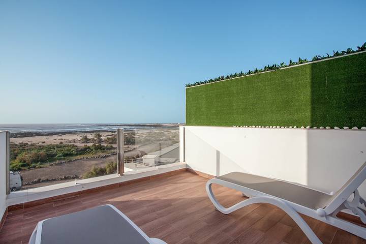 Entire apartment, Luxurious Holiday Apartment “Apartamento El Bañadero” with Sea View, Terrace & Balcony  in El Cotillo, La Oliva
