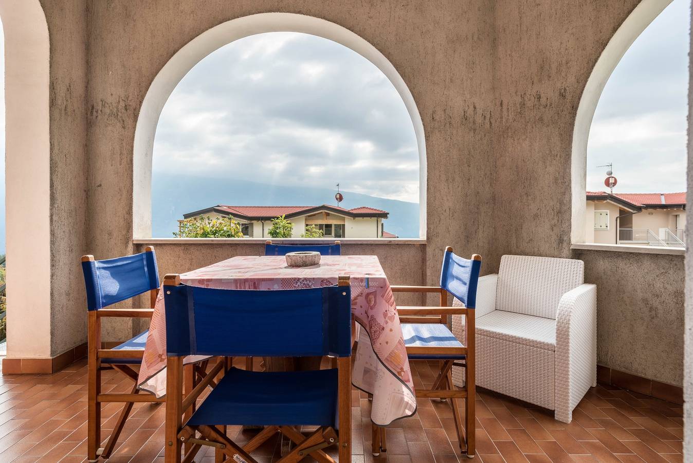 Appartamento intero, Appartamento Ciliegio Casa Demonti con vista sulle montagne, piscina, giardino e Wi-Fi in Tignale, Prealpi Gardesane