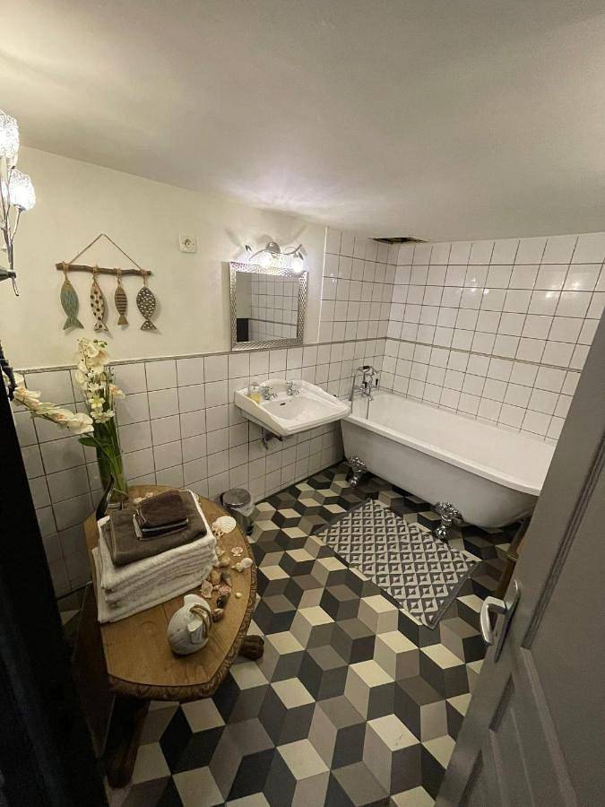 Gîte pour 4 personnes, avec vue et jardin à Saint-Maur-des-Bois - 3