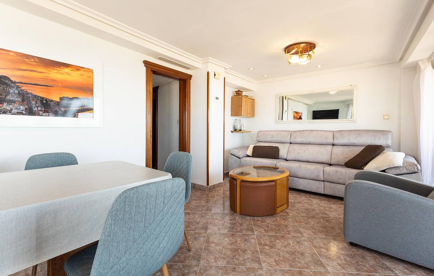 Ganze Ferienwohnung, Strandglück: 118qm mit WiFi, AC und Terrasse in Santiago Bernabeu, Santa Pola