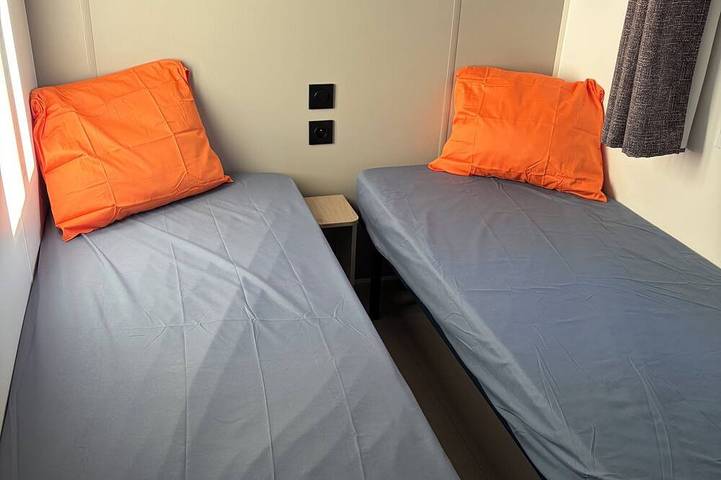 Cosy 3 bed mobile home, swimming pool in La Crau, Mittelmeerküste (Frankreich)