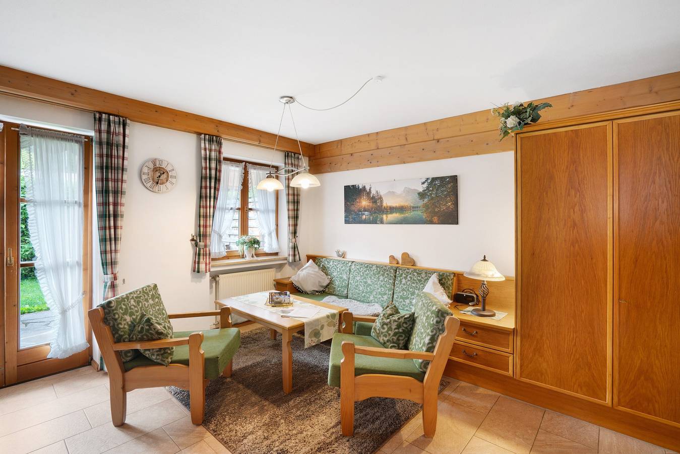 Ganze Wohnung, Ferienwohnung 'Alpenaster' mit Bergblick, privater Terrasse und Wlan in Mittenwald, Bayerische Alpen