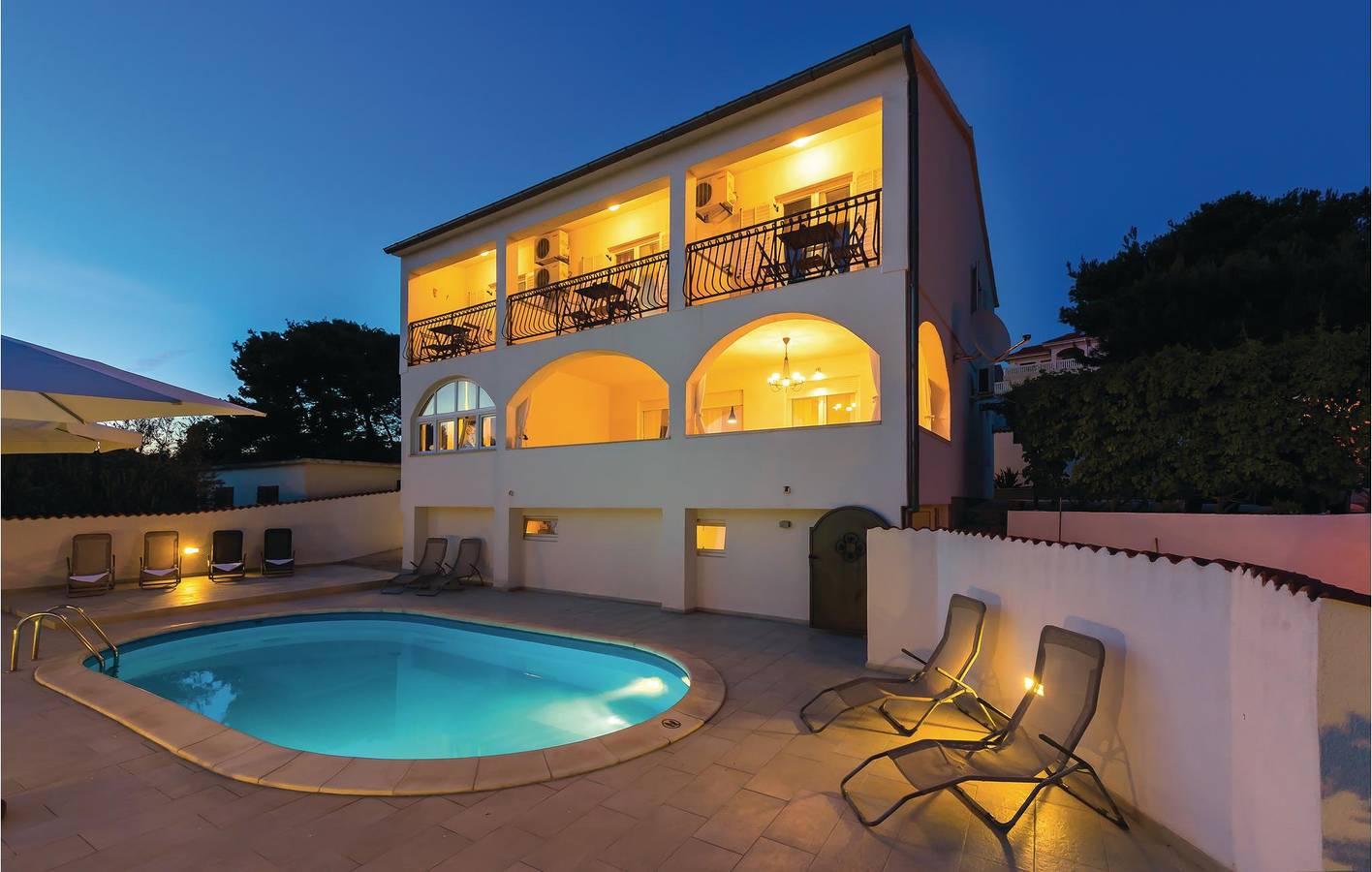 Urlaub am Meer: Gemütliche 2-Zimmer-Wohnung mit Pool und Aussicht in Primosten, Šibenik-Knin
