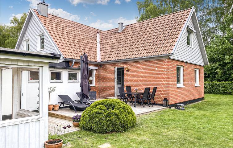 Hus för 10 Personer med trädgård in Svenska Östersjön