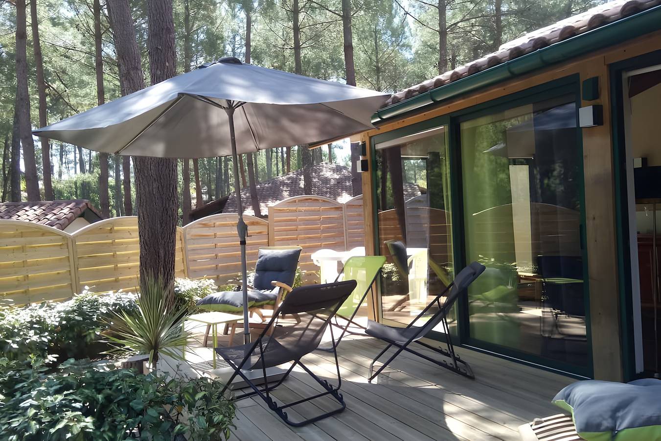 Ferienhaus unter Pinien mit Gemeinschaftspool, privater Terrasse und Wlan in Moliets-et-Maa, Côte d’Argent