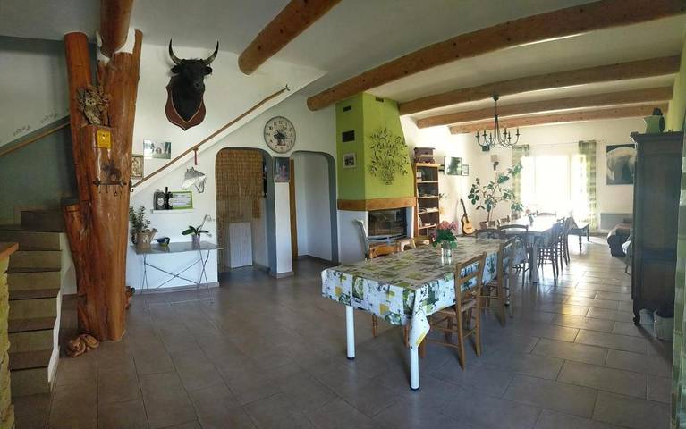 Location de vacances pour 8 personnes, avec terrasse ainsi que jardin et vue à Eygalières - 4