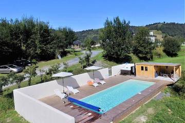 Gîte pour 2 personnes, avec jardin ainsi que jacuzzi et piscine à Barcus