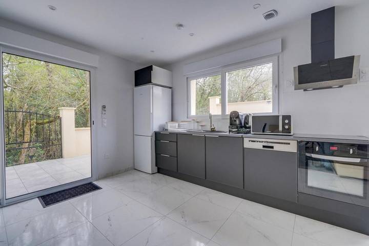 Location de vacances pour 6 personnes, avec jardin et vue à Fronsac - 2