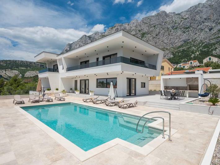 Ferienhaus für 8 Personen, mit Balkon und Garten sowie Pool und Sauna in Makarska