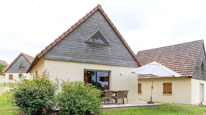 Maison de vacances pour 6 personnes, avec piscine ainsi que terrasse et jardin