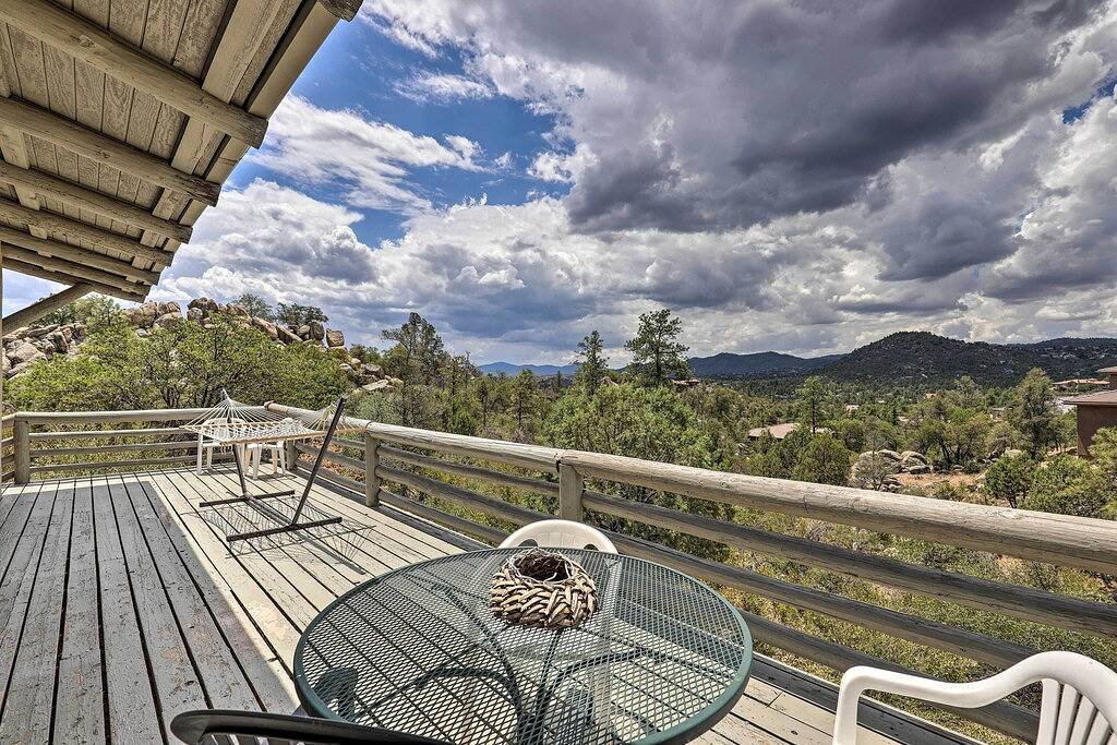 Ganze Wohnung, Hike & Relax: Prescott Studio w/ Thumb Butte Views in Prescott, Yavapai County